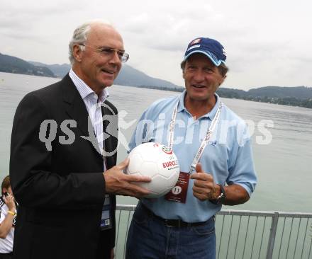 Fussball Europameisterschaft. EURO 2008. Kaiser Franz Beckenbauer und Schikaiser Olympiasieger Franz Klammer. Klagenfurt, am 12.6.2008.
Foto: Kuess
---
pressefotos, pressefotografie, kuess, qs, qspictures, sport, bild, bilder, bilddatenbank