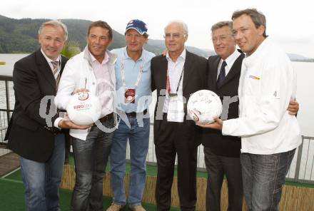 Fussball Europameisterschaft. EURO 2008. Landesrat Gerhard Doerfler, Landeshauptmann Joerg Haider, Franz Klammer, Franz Beckenbauer, Buergermeister Harald Scheucher, Fritz Strobl. Klagenfurt, am 12.6.2008.
Foto: Kuess
---
pressefotos, pressefotografie, kuess, qs, qspictures, sport, bild, bilder, bilddatenbank