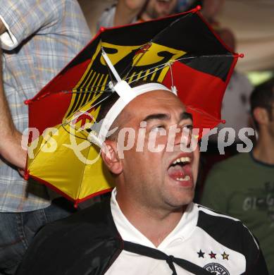 Fussball Europameisterschaft. EURO 2008. Deutschland Kroatien. Deutscher Fan. Klagenfurt, am 12.6.2008.
Foto: Kuess
---
pressefotos, pressefotografie, kuess, qs, qspictures, sport, bild, bilder, bilddatenbank