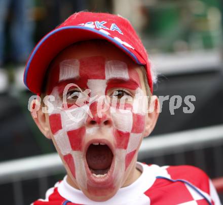 Fussball Europameisterschaft. EURO 2008. Deutschland Kroatien.Jubel eines kroatischen Fans. Klagenfurt, am 12.6.2008.
Foto: Kuess
---
pressefotos, pressefotografie, kuess, qs, qspictures, sport, bild, bilder, bilddatenbank