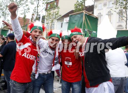 Fussball Europameisterschaft. EURO 2008. Oesterreichische Fans. Klagenfurt, am 12.6.2008.
Foto: Kuess
---
pressefotos, pressefotografie, kuess, qs, qspictures, sport, bild, bilder, bilddatenbank