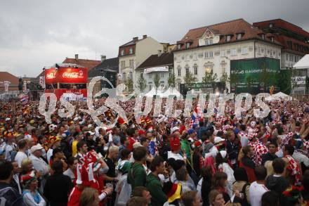 Fussball Europameisterschaft. EURO 2008. Deutschland Kroatien.  Fans in der Fanzone am Neuen Platz. Klagenfurt, am 12.6.2008.
Foto: Kuess
---
pressefotos, pressefotografie, kuess, qs, qspictures, sport, bild, bilder, bilddatenbank