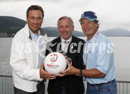 Fussball Europameisterschaft. EURO 2008. Fritz Strobl, Landesrat Gerhard Doerfler, Franz Klammerl. Klagenfurt, am 12.6.2008.
Foto: Kuess
---
pressefotos, pressefotografie, kuess, qs, qspictures, sport, bild, bilder, bilddatenbank