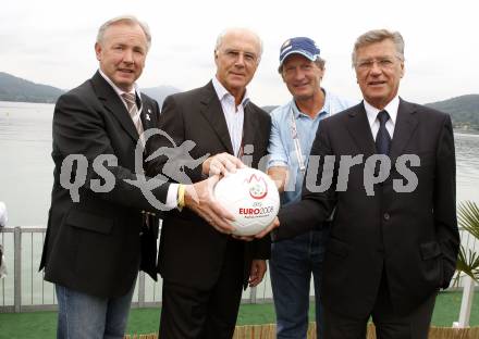 Fussball Europameisterschaft. EURO 2008. Landesrat Gerhard Doerfler, Franz Beckenbauer, Franz Klammer, Buergermeister Harald Scheucher. Klagenfurt, am 12.6.2008.
Foto: Kuess
---
pressefotos, pressefotografie, kuess, qs, qspictures, sport, bild, bilder, bilddatenbank