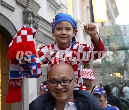 Fussball Europameisterschaft. EURO 2008. Deutschland Kroatien. Jubel kroatischer Fans. Klagenfurt, am 12.6.2008.
Foto: Kuess
---
pressefotos, pressefotografie, kuess, qs, qspictures, sport, bild, bilder, bilddatenbank