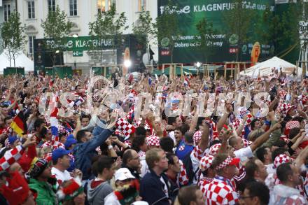 Fussball Europameisterschaft. EURO 2008. Deutschland Kroatien. Fans in der Fanzone am Neuen Platz. Klagenfurt, am 12.6.2008.
Foto: Kuess
---
pressefotos, pressefotografie, kuess, qs, qspictures, sport, bild, bilder, bilddatenbank