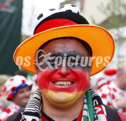 Fussball Europameisterschaft. EURO 2008. Deutschland Kroatien. Deutscher Fan. Klagenfurt, am 12.6.2008.
Foto: Kuess
---
pressefotos, pressefotografie, kuess, qs, qspictures, sport, bild, bilder, bilddatenbank