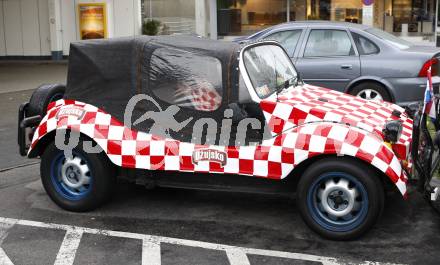 Fussball Europameisterschaft. EURO 2008. Deutschland Kroatien. Auto in den kroatischen Nationalfarben. Klagenfurt, am 12.6.2008.
Foto: Kuess
---
pressefotos, pressefotografie, kuess, qs, qspictures, sport, bild, bilder, bilddatenbank