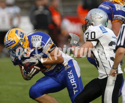 American Football. Austrian Bowl. Finale. Turek Graz Giants gegen Swarco Raiders Tirol. Grassegger Martin (Giants),  Eisenfuehrer Manuel (Raiders).Wolfsberg, 27.6.2008.
Copyright: Kuess
Copyright Kuess

---
pressefotos, pressefotografie, kuess, qs, qspictures, sport, bild, bilder, bilddatenbank