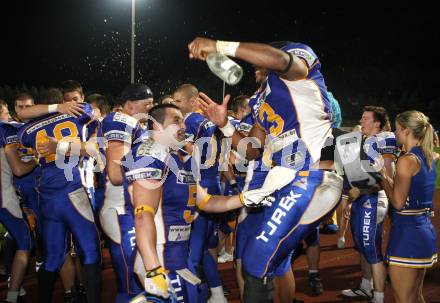 American Football. Austrian Bowl. Finale. Turek Graz Giants gegen Swarco Raiders Tirol. Jubel  (Giants).Wolfsberg, 27.6.2008.
Copyright: Kuess
Copyright Kuess

---
pressefotos, pressefotografie, kuess, qs, qspictures, sport, bild, bilder, bilddatenbank