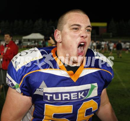 American Football. Austrian Bowl. Finale. Turek Graz Giants gegen Swarco Raiders Tirol. Jubel Alexander Weinberger (Giants).Wolfsberg, 27.6.2008.
Copyright: Kuess
Copyright Kuess

---
pressefotos, pressefotografie, kuess, qs, qspictures, sport, bild, bilder, bilddatenbank