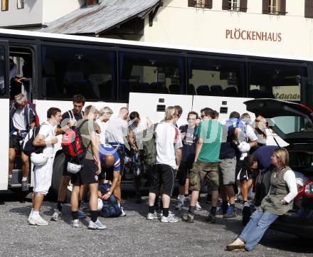 Fussball. SK Austria Kaernten. Teambuilding. Bergsteigen auf den Cellon. Vorbereitung zum Abmarsch. Koetschach/Mauthen, 28.6.2008.
Copyright: Kuess


---
pressefotos, pressefotografie, kuess, qs, qspictures, sport, bild, bilder, bilddatenbank