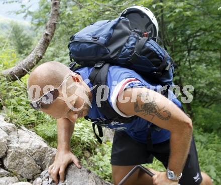 Fussball. SK Austria Kaernten. Teambuilding. Bergsteigen auf den Cellon. Stephan Stueckler. Koetschach/Mauthen, 28.6.2008.
Copyright: Kuess


---
pressefotos, pressefotografie, kuess, qs, qspictures, sport, bild, bilder, bilddatenbank