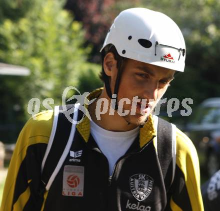 Fussball. SK Austria Kaernten. Teambuilding. Bergsteigen auf den Cellon. Atdhe Nuhiu. Koetschach/Mauthen, 28.6.2008.
Copyright: Kuess


---
pressefotos, pressefotografie, kuess, qs, qspictures, sport, bild, bilder, bilddatenbank