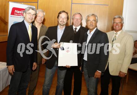 Schi. Landesschiverband Kaernten. Neuwahl Vorstandsmitglieder.Goldene Ehrennadel des OESV fuer Sportlandesrat Wolfgang Schantl. Willibals Liberda, Wolfgang Schantl, Stockbauer, Klaus Pekarek. Hermagor, am 28.6.2008.
Foto: Kuess
---
pressefotos, pressefotografie, kuess, qs, qspictures, sport, bild, bilder, bilddatenbank