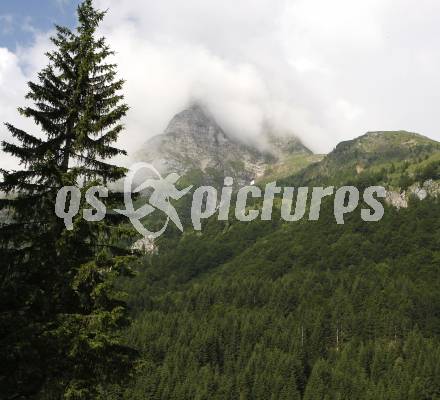 Fussball. SK Austria Kaernten. Teambuilding. Bergsteigen auf den Cellon. Koetschach/Mauthen, 28.6.2008.
Copyright: Kuess


---
pressefotos, pressefotografie, kuess, qs, qspictures, sport, bild, bilder, bilddatenbank