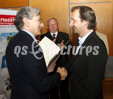 Schi. Landesschiverband Kaernten. Neuwahl Vorstandsmitglieder. Goldene Ehrennadel des OESV fuer Sportlandesrat Wolfgang Schantl. Hermagor, am 28.6.2008.
Foto: Kuess
---
pressefotos, pressefotografie, kuess, qs, qspictures, sport, bild, bilder, bilddatenbank