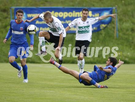 Fussball Testspiel. SK Austria Kaernten gegen Steaua Bukarest. Thomas Hinum, Oliver Pusztai (Kaernten), Vlad Rusu, Valentin Badea (Bukarest). Feldkirchen, am 2.7.2008.
Copyright: Kuess


---
pressefotos, pressefotografie, kuess, qs, qspictures, sport, bild, bilder, bilddatenbank