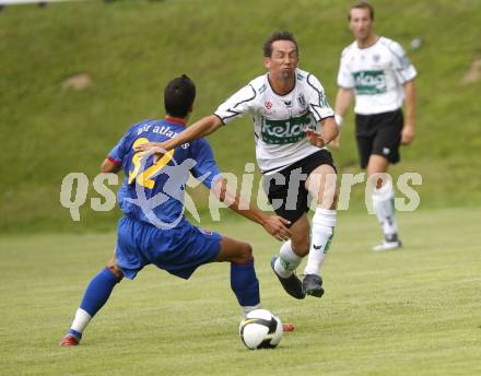 Fussball Testspiel. SK Austria Kaernten gegen Steaua Bukarest. Matthias Dollinger (Kaernten), Bogdan Mustata (Bukarest). Feldkirchen, am 2.7.2008.
Copyright: Kuess


---
pressefotos, pressefotografie, kuess, qs, qspictures, sport, bild, bilder, bilddatenbank