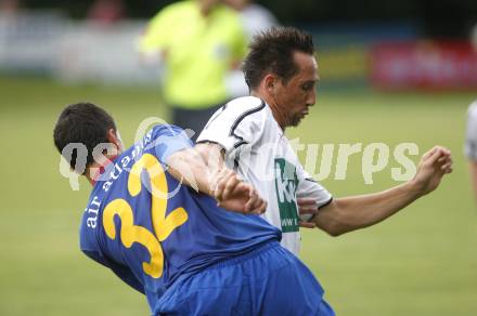 Fussball Testspiel. SK Austria Kaernten gegen Steaua Bukarest. Matthias Dollinger (Kaernten), Bogdan Mustata (Bukarest). Feldkirchen, am 2.7.2008.
Copyright: Kuess


---
pressefotos, pressefotografie, kuess, qs, qspictures, sport, bild, bilder, bilddatenbank