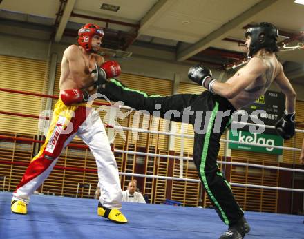 Kickboxen. Vollkontakt. Oesterreichische Meisterschaft. Bernhard Sussitz (rot), Christoph Steinlechner. Klagenfurt, am 5.7.2008.
Foto: Kuess


---
pressefotos, pressefotografie, kuess, qs, qspictures, sport, bild, bilder, bilddatenbank