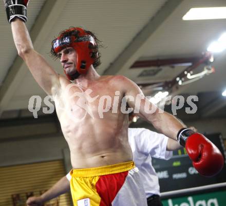 Kickboxen. Vollkontakt. Oesterreichische Meisterschaft. Bernhard Sussitz. Klagenfurt, am 5.7.2008.
Foto: Kuess


---
pressefotos, pressefotografie, kuess, qs, qspictures, sport, bild, bilder, bilddatenbank