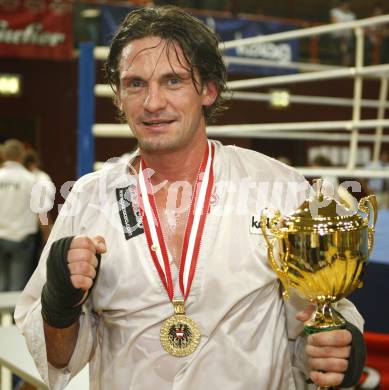 Kickboxen. Vollkontakt. Oesterreichische Meisterschaft. Bernhard Sussitz. Klagenfurt, am 5.7.2008.
Foto: Kuess


---
pressefotos, pressefotografie, kuess, qs, qspictures, sport, bild, bilder, bilddatenbank