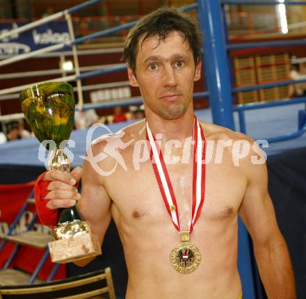 Kickboxen. Vollkontakt. Oesterreichische Meisterschaft. Mario Krakolinig (Velden) roter Helm. Klagenfurt, am 5.7.2008.
Foto: Kuess


---
pressefotos, pressefotografie, kuess, qs, qspictures, sport, bild, bilder, bilddatenbank