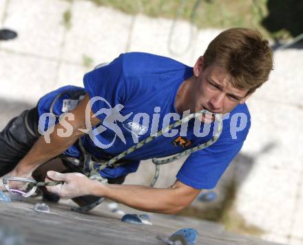 Wettklettern. Petzentrophy. Philipp Hasenoehrl. St. Michael/Bleiburg, am 6.7.2008.
Foto: Kuess
---
pressefotos, pressefotografie, kuess, qs, qspictures, sport, bild, bilder, bilddatenbank