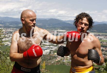 Kickboxen. Bernhard Sussitz, Gerald Zimmermann. Zwanzgerberg, 4.7.2008.
Copyright Kuess

---
pressefotos, pressefotografie, kuess, qs, qspictures, sport, bild, bilder, bilddatenbank