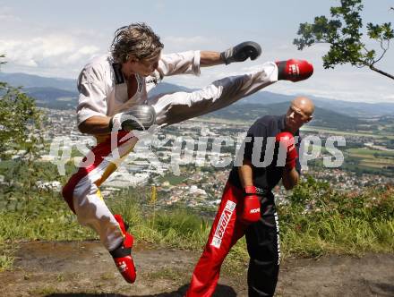 Kickboxen. Bernhard Sussitz, Gerald Zimmermann. Zwanzgerberg, 4.7.2008.
Copyright Kuess

---
pressefotos, pressefotografie, kuess, qs, qspictures, sport, bild, bilder, bilddatenbank