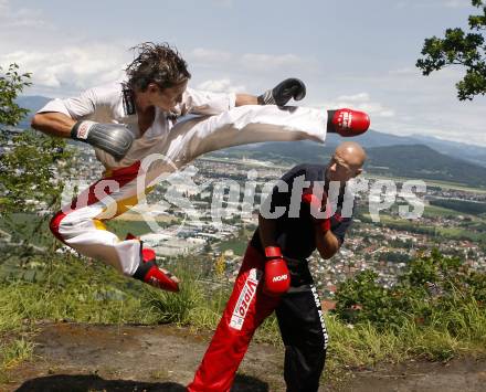 Kickboxen. Bernhard Sussitz, Gerald Zimmermann. Zwanzgerberg, 4.7.2008.
Copyright Kuess

---
pressefotos, pressefotografie, kuess, qs, qspictures, sport, bild, bilder, bilddatenbank