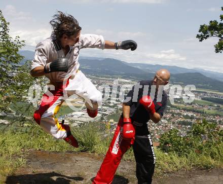 Kickboxen. Bernhard Sussitz, Gerald Zimmermann. Zwanzgerberg, 4.7.2008.
Copyright Kuess

---
pressefotos, pressefotografie, kuess, qs, qspictures, sport, bild, bilder, bilddatenbank