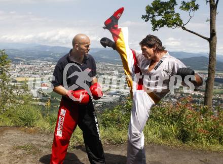 Kickboxen. Bernhard Sussitz, Gerald Zimmermann. Zwanzgerberg, 4.7.2008.
Copyright Kuess

---
pressefotos, pressefotografie, kuess, qs, qspictures, sport, bild, bilder, bilddatenbank