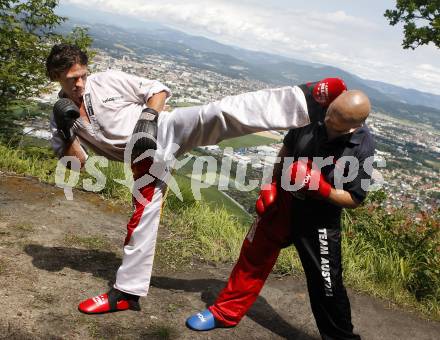 Kickboxen. Bernhard Sussitz, Gerald Zimmermann. Zwanzgerberg, 4.7.2008.
Copyright Kuess

---
pressefotos, pressefotografie, kuess, qs, qspictures, sport, bild, bilder, bilddatenbank