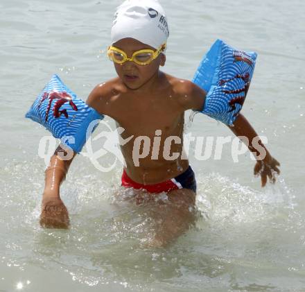 Triathlon. Ironkids. Schwimmen, Laufen. Klagenfurt, am 12.7.2008.
Foto: Kuess




---
pressefotos, pressefotografie, kuess, qs, qspictures, sport, bild, bilder, bilddatenbank