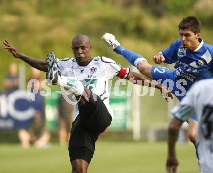 Fussball Testspiel. SK Austria Kaernten gegen MTK Budapest. Chiquinho (Kaernten), Mate Patkai (Budapest). Velden, am 12.7.2008.
Foto: Kuess




---
pressefotos, pressefotografie, kuess, qs, qspictures, sport, bild, bilder, bilddatenbank