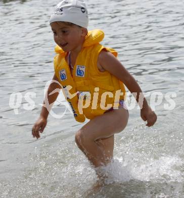 Triathlon. Ironkids. Schwimmen, Laufen. Klagenfurt, am 12.7.2008.
Foto: Kuess




---
pressefotos, pressefotografie, kuess, qs, qspictures, sport, bild, bilder, bilddatenbank