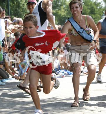 Triathlon. Ironkids. Schwimmen, Laufen. Klagenfurt, am 12.7.2008.
Foto: Kuess




---
pressefotos, pressefotografie, kuess, qs, qspictures, sport, bild, bilder, bilddatenbank