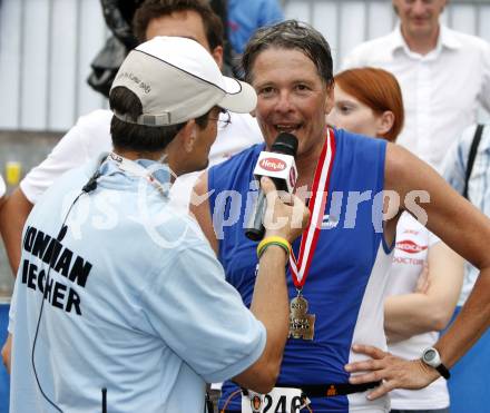 Ironman Austria. Schwimmen, Radfahren, Laufen. Sportlandesrat Peter Kaiser beim Zieleinlauf. Klagenfurt, am 13.7.2008.
Copyright Kuess

---
pressefotos, pressefotografie, kuess, qs, qspictures, sport, bild, bilder, bilddatenbank