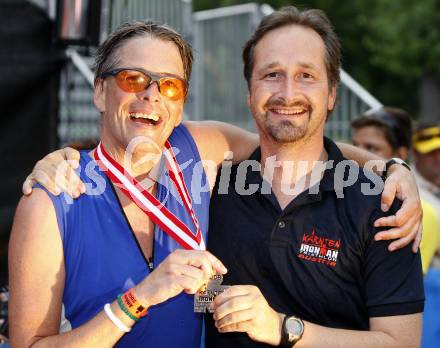 Ironman Austria. Schwimmen, Radfahren, Laufen. Sportlandesrat Peter Kaiser wird beim Zieleinlauf von Ex-Sportlandesrat Wolfgang Schantl empfangen. Klagenfurt, am 13.7.2008.
Copyright Kuess

---
pressefotos, pressefotografie, kuess, qs, qspictures, sport, bild, bilder, bilddatenbank