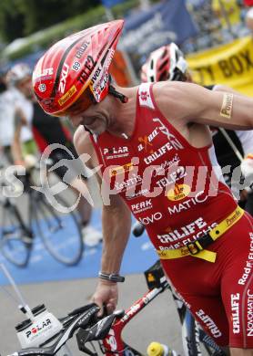 Ironman Austria. Schwimmen, Radfahren, Laufen. Wechselzone. Christian Clerici (AUT). Klagenfurt, am 13.7.2008.
Copyright Kuess

---
pressefotos, pressefotografie, kuess, qs, qspictures, sport, bild, bilder, bilddatenbank