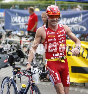 Ironman Austria. Schwimmen, Radfahren, Laufen. Wechselzone. Christian Clerici (AUT). Klagenfurt, am 13.7.2008.
Copyright Kuess

---
pressefotos, pressefotografie, kuess, qs, qspictures, sport, bild, bilder, bilddatenbank