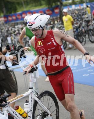 Ironman Austria. Schwimmen, Radfahren, Laufen. Wechselzone. Alexander Krenn (AUT): Klagenfurt, am 13.7.2008.
Copyright Kuess

---
pressefotos, pressefotografie, kuess, qs, qspictures, sport, bild, bilder, bilddatenbank