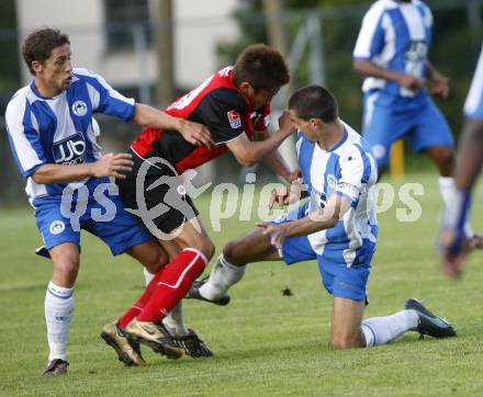 Fussball. Testspiel. Eintrach Frankfurt gegen Wigan Athletic. Junichi Inamoto (Eintracht), Michael Brown, Paul Scharner (Wigan). Bad Bleiberg, am 22.7.2008
Copyright Kuess

---
pressefotos, pressefotografie, kuess, qs, qspictures, sport, bild, bilder, bilddatenbank