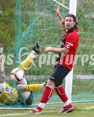 Fussball. Testspiel. Eintrach Frankfurt gegen Wigan Athletic. Ioannis Amanatidis (Eintracht), Chris Kirkland (Wigan). Bad Bleiberg, am 22.7.2008
Copyright Kuess

---
pressefotos, pressefotografie, kuess, qs, qspictures, sport, bild, bilder, bilddatenbank