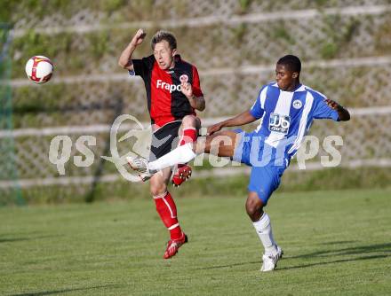 Fussball. Testspiel. Eintrach Frankfurt gegen Wigan Athletic. Christoph Spycher (Eintracht), Antonio Valencia (Wigan). Bad Bleiberg, am 22.7.2008
Copyright Kuess

---
pressefotos, pressefotografie, kuess, qs, qspictures, sport, bild, bilder, bilddatenbank