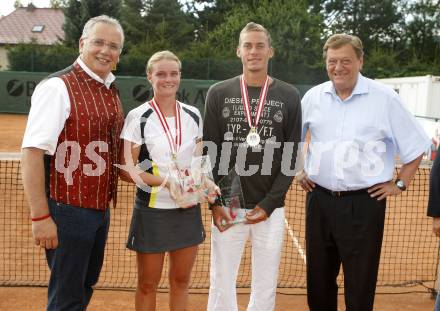 Tennis. Oesterreichische Meisterschaft. Landeshauptmannstellvertreter Reinhart Rohr, Tina Schiechtl, Andreas Haider-Maurer, Ernst Wolner (Oesterr. Tennisverband). Villach, am 26.7.2008
Copyright Kuess

---
pressefotos, pressefotografie, kuess, qs, qspictures, sport, bild, bilder, bilddatenbank