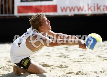 Beach Volleyball. Grand Slam 2008. Michael Leeb. Klagenfurt, 30.7.2008.
Copyright Kuess

---
pressefotos, pressefotografie, kuess, qs, qspictures, sport, bild, bilder, bilddatenbank