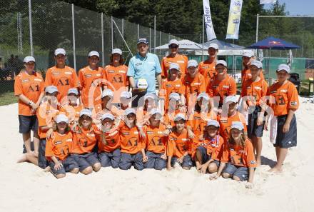 Beach Volleyball. Grand Slam 2008. Jo Laibacher und seine Ballkinder. Klagenfurt, 30.7.2008.
Copyright Kuess

---
pressefotos, pressefotografie, kuess, qs, qspictures, sport, bild, bilder, bilddatenbank